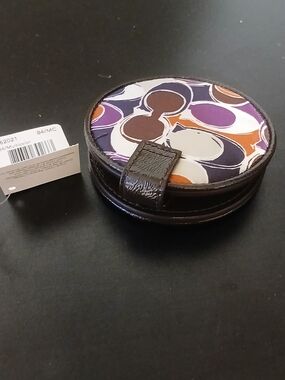 Coach Signature Circle Travel Mirrow Case in Multicolor Print